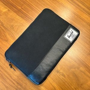 Herschel laptop case